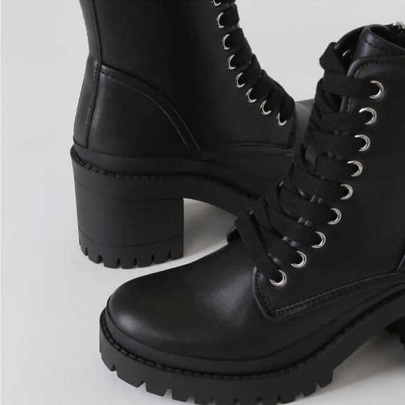 LIKE NEW Steve Madden GENUINE LEATHER Lace Up Black Combat Boots Sz 9 - Picture 4 of 4